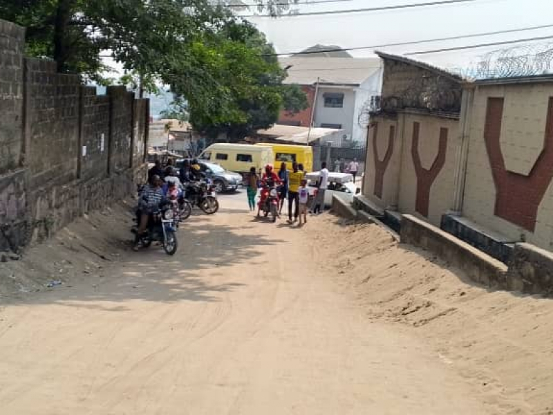 2 ème parcelle du macadam à vendre C/mont ngafula Q/bianda très bon emplacement