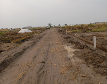 VENTE TERRAIN À BINGI BINGI COMMUNE DE LA NSELE TRÈS ACCESSIBLE NON LOIN DE MACADAM