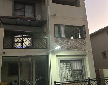 Vente magnifique maison R+2 à Johannesburg -RSA
