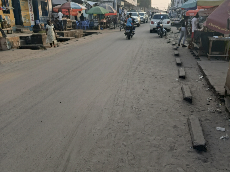 VENTE PARCELLE NON LOIN DE MACADAM DANS UN TRÈS BON EMPLACEMENT À KINSHASA-NGALIEMA