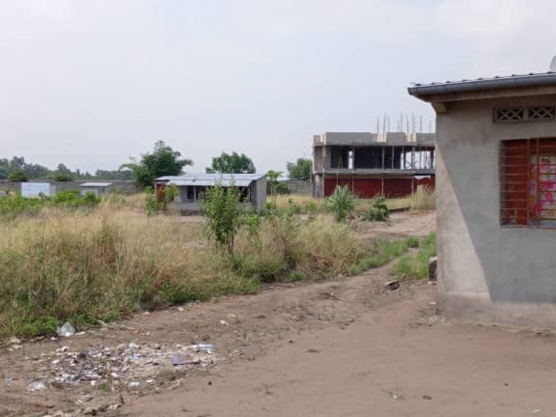 Vente parcelle à kindobo non loin de mausolée de Étienne tshisekedi  commune de la nsele